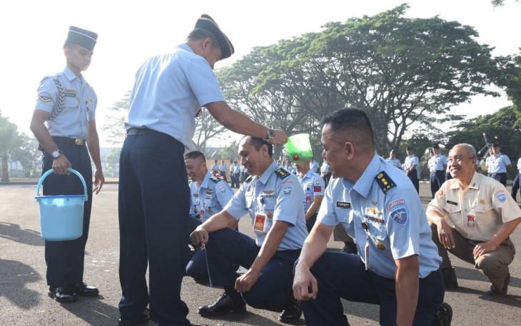 Tradisi kenaikan pangkat prajurit Koharmatau, Selasa (2/10)