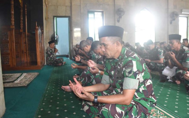 Doa bersama prajuritnya Korem 121/Abw, Jum'at (6/10)