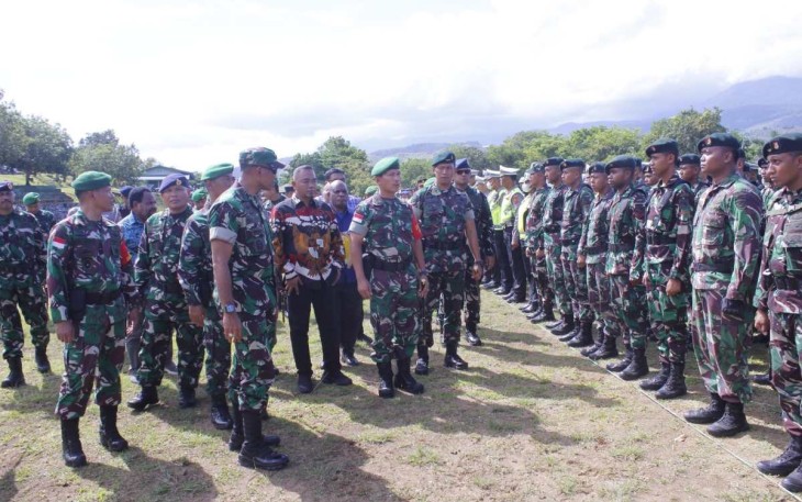 Danrem 172/PWY Brigjen TNI Dedi Hardono saat apel pasukan pengamanan VVIP, Kota Jayapura, Minggu (8/10)