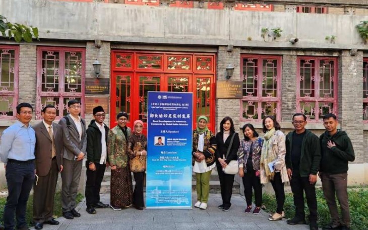 Mendes PDTT Abdul Halim Iskandar bersama mahasiswa Universitas Peking, Cina, 