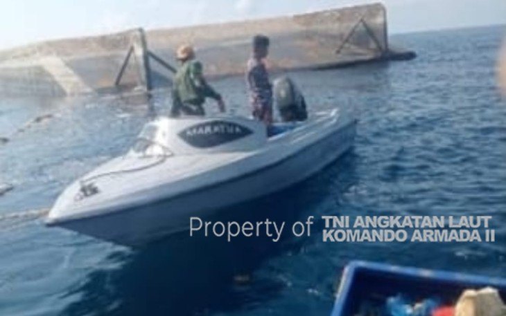 Kapal tongkang kandas