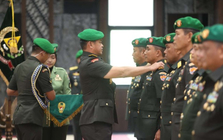 Kasad Jenderal TNI Maruli Simanjuntak memimpin sertijab di Jakarta, Selasa (12/12)