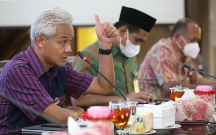 Gubernur Jateng Ganjar Pranowo saat rapat POK APBD tahun 2023 di kantor gubernur, Selasa (3/1)