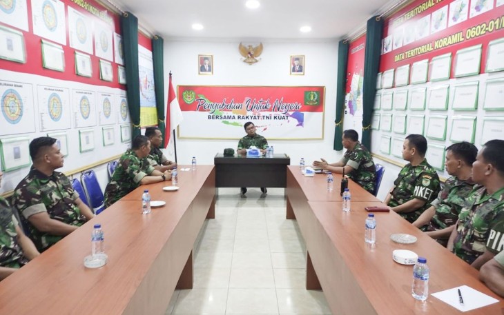 Danrem 064/MY Brigjen TNI Tatang Subarna saat memberikan pengarahan kepada Babinsa Koramil 01/Kota Serang
