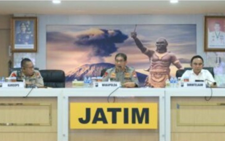 Wakapolda Jatim  Brigjen Pol Slamet Hadi saat memberikan arahan dalam rakor persiapan liga BRI 1 putaran ke 2. Rabu (11/1)