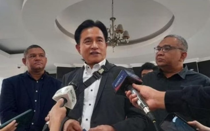 Prof Yusril Ihza Mahendra saat memberikan keterangan pers 