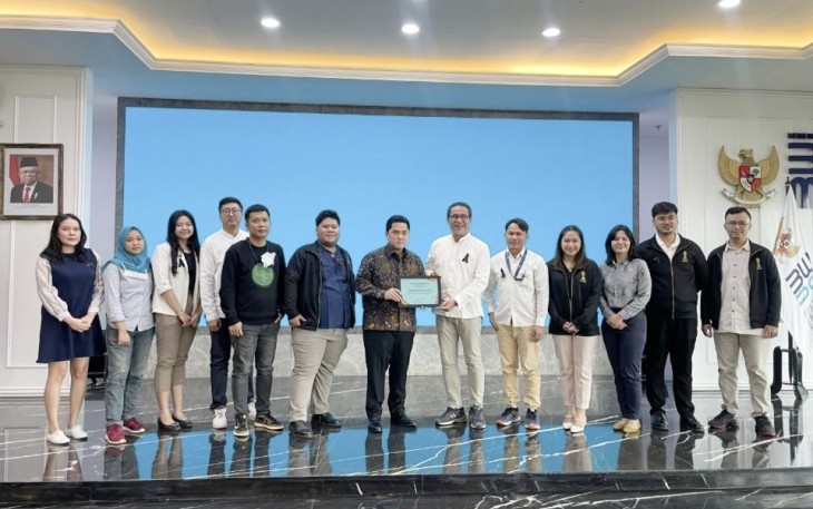 Ketum PSSI Erick Thohir saat memberikan apresiasi panitia pelaksana Piala Dunia U-20 di Jakarta 