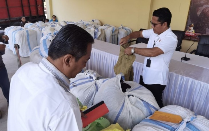 Pakaian impor bekas di Kecamatan Sekarbela Kota Mataram 