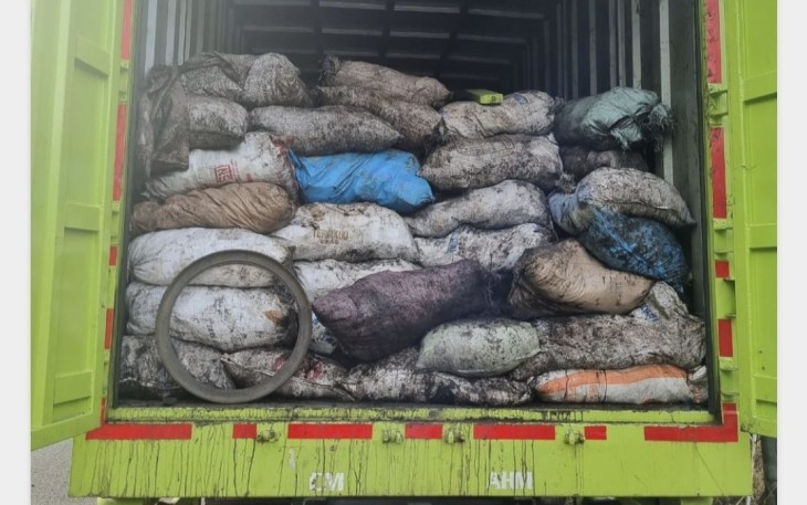 Truck box batubara ilegal