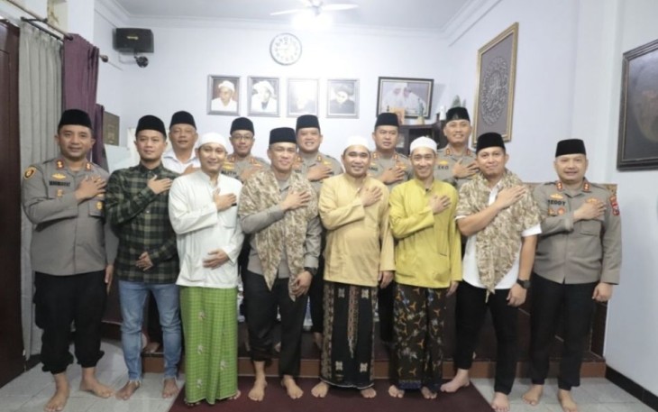 Wakapolda Jatim Brigjen Pol Akhmad Yusep Gunawan silahturahmi ke ponpes 