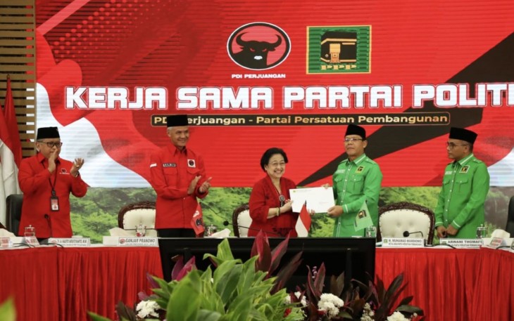 Megawati saat menerima hasil Rapimnas PPP