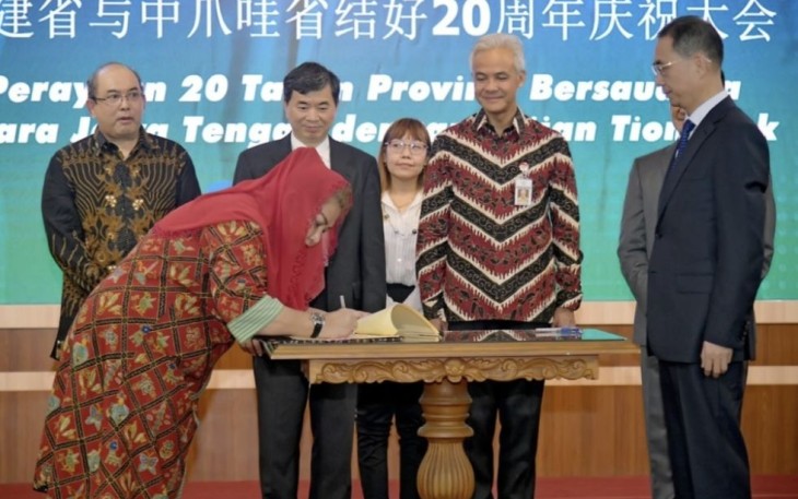 Wali Kota Semarang Hevearita Gunaryanti Rahayu saat menandatangani MoU dengan Pemerintah Kota Fuzhou, Rabu (10/5)