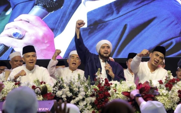 Ganjar Pranowo bersama Habib Sheikh bersholawat di Banyumas, Jum'at (12/5)