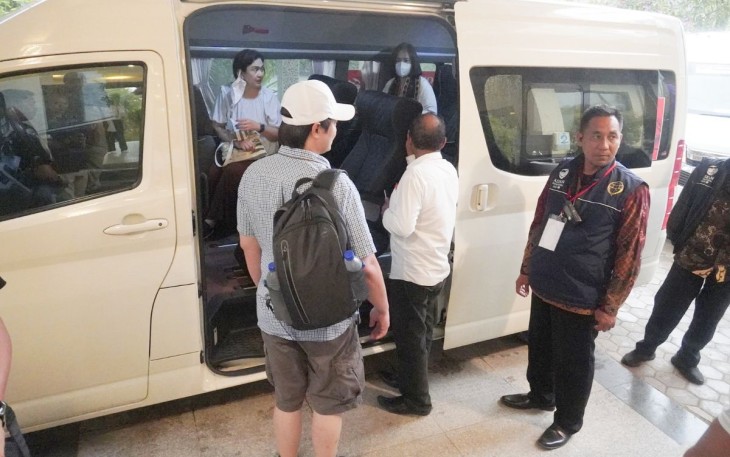 Mini bus Ditjen Hubdat saat melayani delegasi KTT Asean ke-42 di Labuan Bajo 