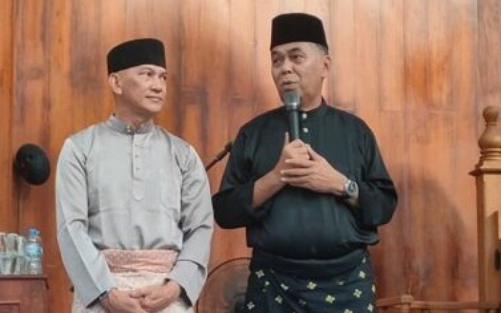 Wan Siswandi dan Rodhial Huda Salat Idul Adha 1444 H di Masjid Agung Natuna 
