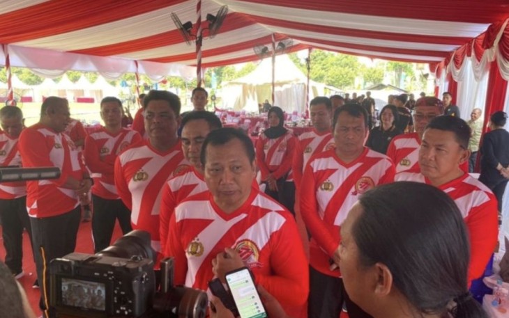 Kapolda Jatim Irjen Pol Toni Harmanto saat memberikan keterangan pers di Surabaya, Minggu (2/7)