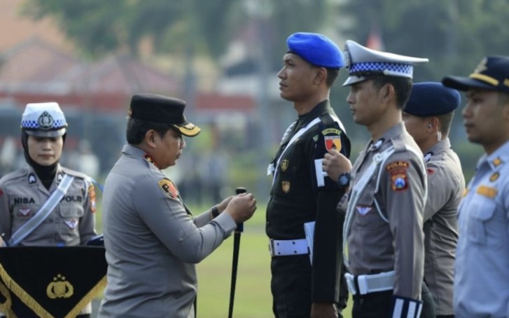 Kapolda Jatim Irjen Pol Toni Harmanto saat membuka operasi patuh Semeru 2023 di Surabaya, Senin (10/7)