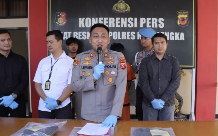 Kapolres Majalengka AKBP Indra Novianto saat memberikan keterangan pers, Selasa (8/8)