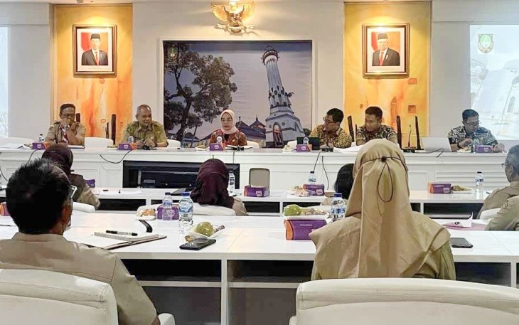 Rakor Hibah Pemerintah Emirat Arab di Bale Manganti Praja, Komplek Balaikota Surakarta, Senin (14/8)