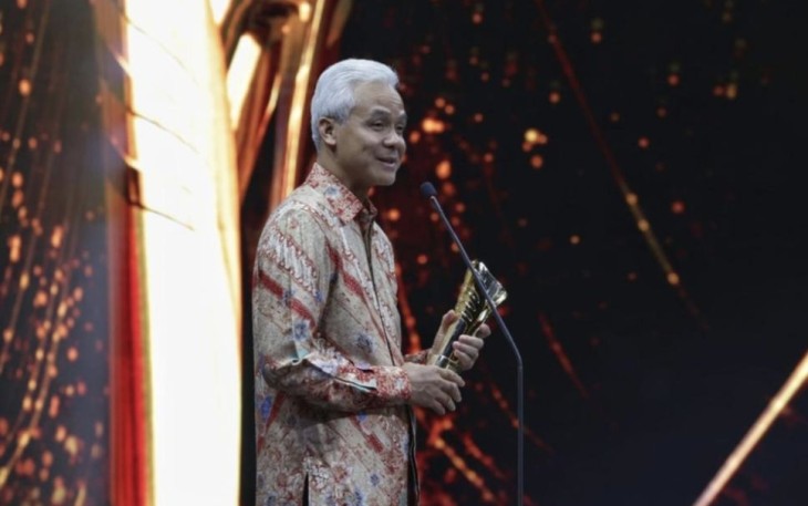 Ganjar Pranowo saat menerima penghargaan Indonesia Award 2023 di Jakarta, Kamis (31/8)