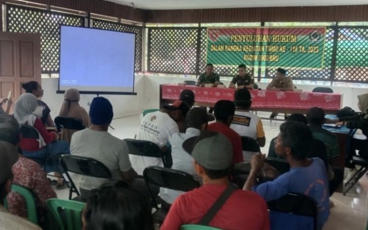 Penyuluhan hukum masyarakat di lokasi TMMD kampung Melati Jaya 