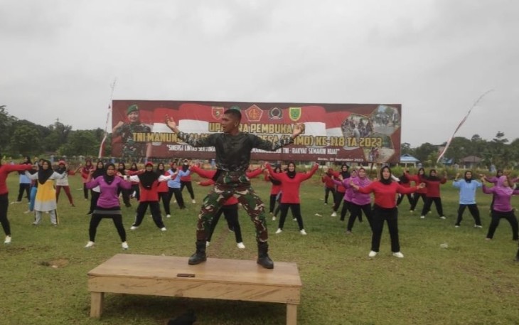 SKJ 88 bersama ibu PKK Melati Jaya di lokasi TMMD 