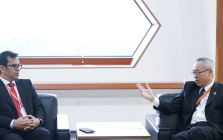Wakil Menteri Komunikasi dan Informatika Nezar Patria saat pertemuan bilateral dengan Wakil Sekretaris Jenderal Urusan Ekonomi dan Sosial United Nations Development Economic and Social Affairs (UNDESA) Li Junhua di Ruang Bilateral IGF 2023 di Kyoto, Jepang, Senin (09/10/2023). 