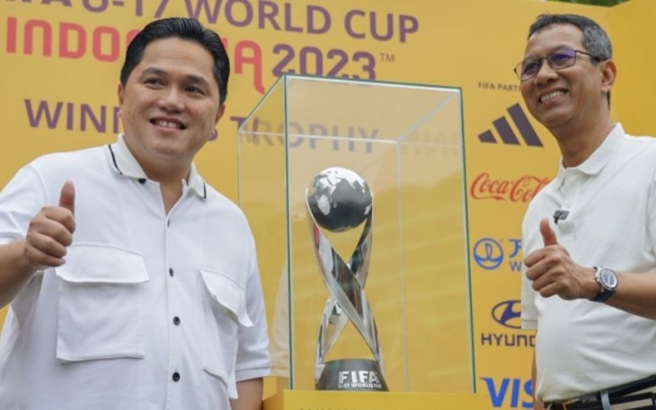 Erick Thohir Ketum PSSI bersama Pj Gubernur DKI Jakarta Heru Budi Hartono di Jakarta, Minggu (15/10)