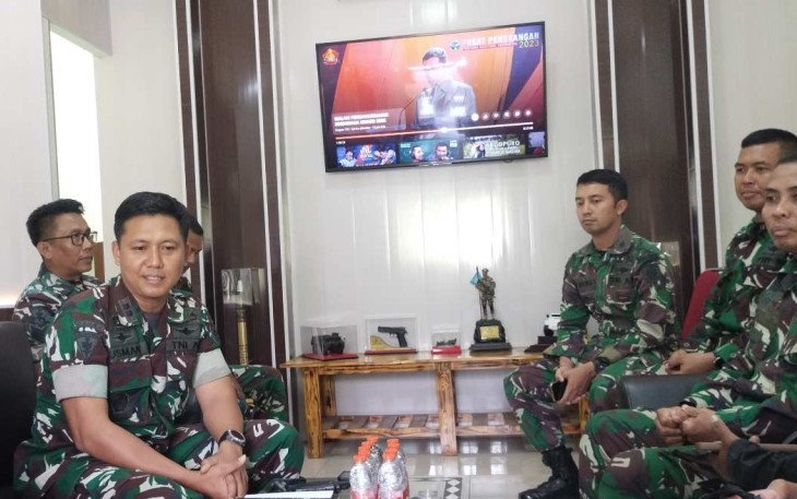 Dandenpal 2 Kostrad Letkol Cpl Usman Santoso, S.E., M.Han., saat memberikan keterangan, Selasa (14/11)