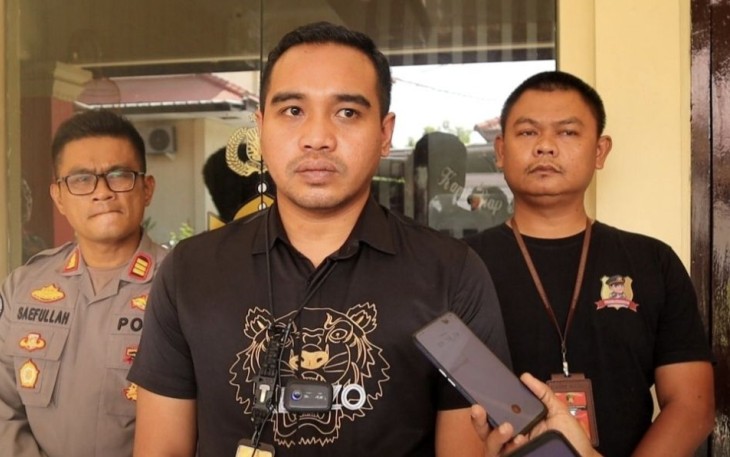 Kapolres Indramayu, AKBP M. Fahri Siregar, dan Kasat Reskrim Polres Indramayu, AKP Hillal Adi Imawan, menyampaikan penangkapan tersebut dalam kurun waktu kurang dari 12 jam setelah kejadian tragis, Rabu (13/12)