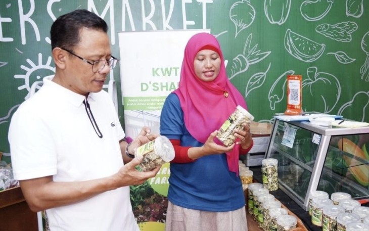Hasil produk olahan sampah menjadi smart farming KWT binaan PLN