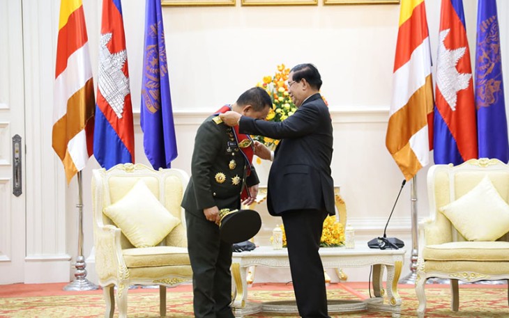 Kasad Jenderal TNI Dr. Dudung Abdurachman saat Terima Medali Kehormatan Negara Kamboja