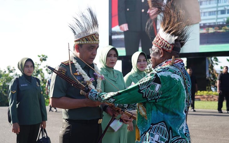 Mayjen TNI Ilyas Alamsyah secara Utuh Menerima Satuan Kodam XVIII/Kasuari