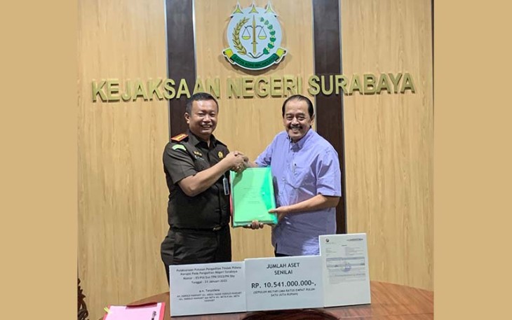 Penyerahan Aset dilakukan Kepala Kejaksaan Negeri Surabaya didampingi Kasi Pidsus, Kasi Intel dan Kasi Datun dikantor Kejakasaan Negeri (Kajari) Surabaya, Selasa (18/04/23).