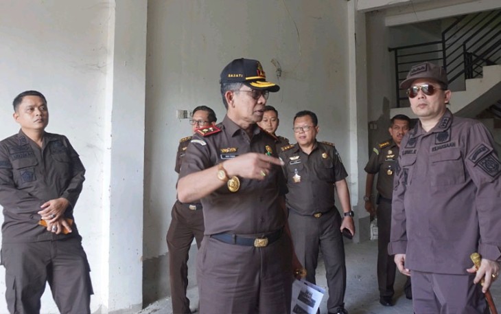 Kajati Kalbar saat Cek Barang Rampasan TPPU dan Korupsi