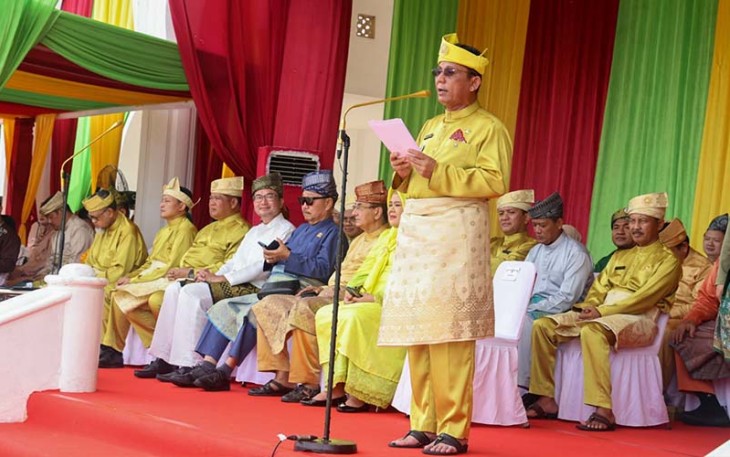 Gubernur Kepulauan Riau H. Ansar Ahmad saat bertindak selaku Inspektur Upacara Peringatan Hari Jadi Ke-21 Provinsi Kepulauan Riau Tahun 2023 di Gedung Daerah Provinsi Kepulauan Riau, Minggu (24/9).
