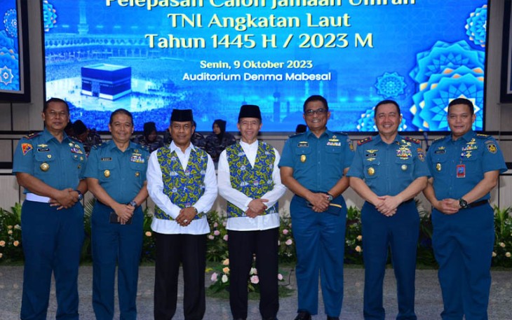 Panglima Komando Lintas Laut Militer Laksda TNI Edwin, S.H., M.Han., M.H., saat menghadiri peringatan Maulid Nabi Muhammad SAW dan pelepasan peserta ibadah umrah dinas tahun 2023.