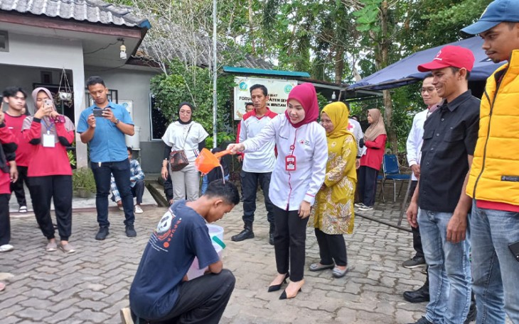 Ketua Palang Merah Indonesia (PMI) Bintan Hafizha Rahmadhani menutup Dik SAR (Pendidikan Search and Rescue - Pencarian dan Pertolongan) bagi anggota baru PMI Bintan, Minggu (29/10).