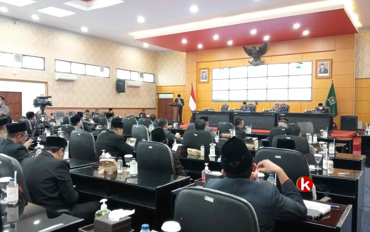 Walikota Blitar Santoso Jelaskan Raperda tentang Pendidikan Wawasan Kebangsaan di Forum Rapat Paripurna DPRD Kota Blitar, 5 Juni 2023. (Foto : Faisal NR / Klikwarta.com) 