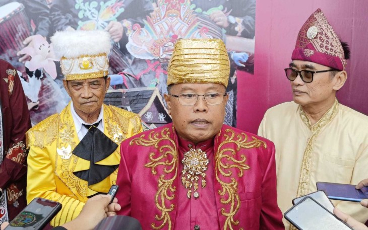 Walikota Blitar Santoso (tengah) Saat Meladeni Pertanyaan Media terkait BEN Carnival ke-2 di Kota Blitar