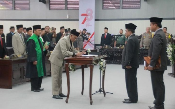 M. Ansori Saat Penandatanganan Sebagai Anggota DPRD kabupaten Blitar Pengganti Antar Waktu Sisa Masa Jabatan Tahun 2019-2024.