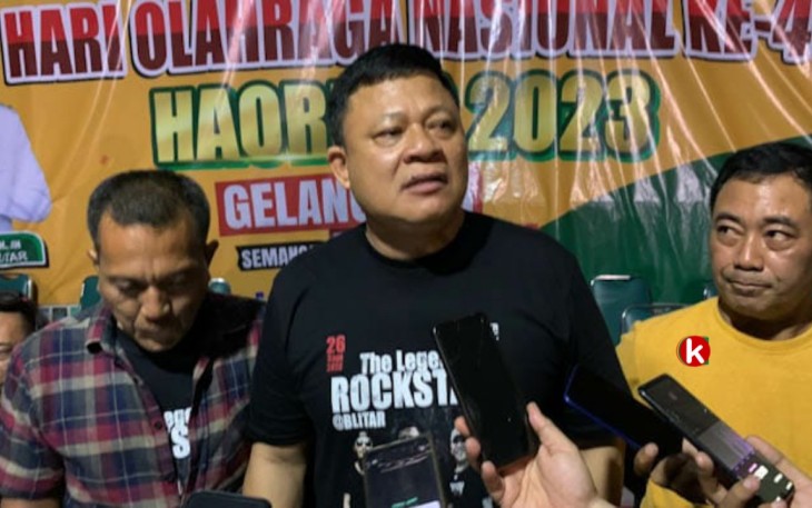 Ketua KONI Kabupaten Blitar Tony Andreas Saat Dihubungi Awak Media Terkait Reward Bagi Atlet Berprestasi di Porprov Jatim ke-8 Tahun 2023 (Foto : Faisal NR / Klikwarta.com)