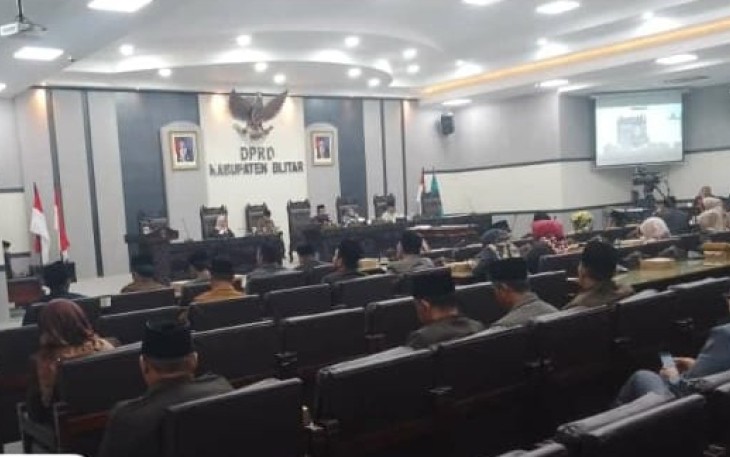 Rapat Paripurna DPRD Kabupaten Blitar, Jumat 27 November 2023 malam.