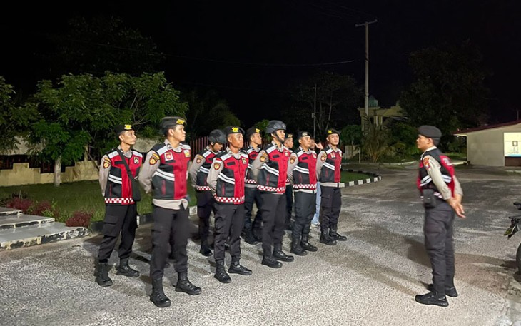 Personel Polres Natuna saat bersiap Laksanakan Patroli dan Pengamanan Open Turnamen Bupati Cup Dalam Pertandingan Voli 