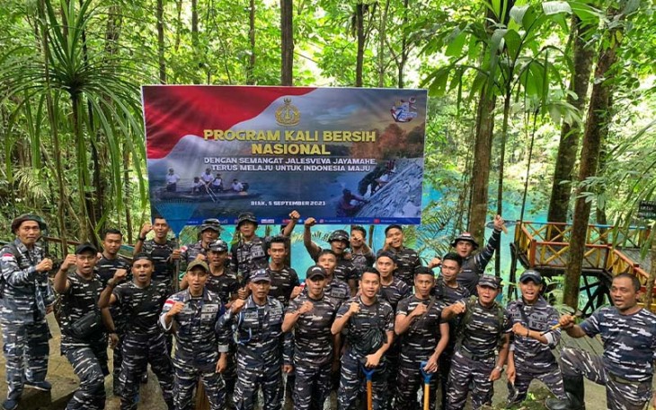 Prajurit Wingud 3 Bersihkan Kali Biru