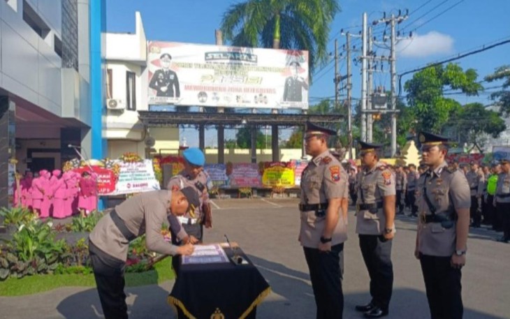 Prosesi saat sertijab Kasat Reskrim dan Kasat Lantas yang dipimpin langsung oleh Kapolres Tulungagung AKBP Eko Hartanto SIK MH