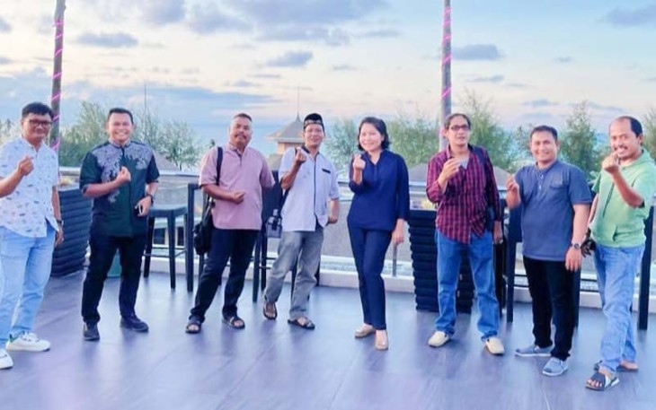 Menegement PT BRC foto bersama awak media