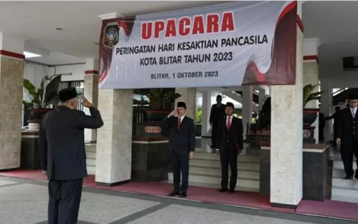Sekda Kota Blitar Priyo Suhartono Saat Memimpin Upacara Peringatan Hari Kesaktian Pancasila Tahun 2023 