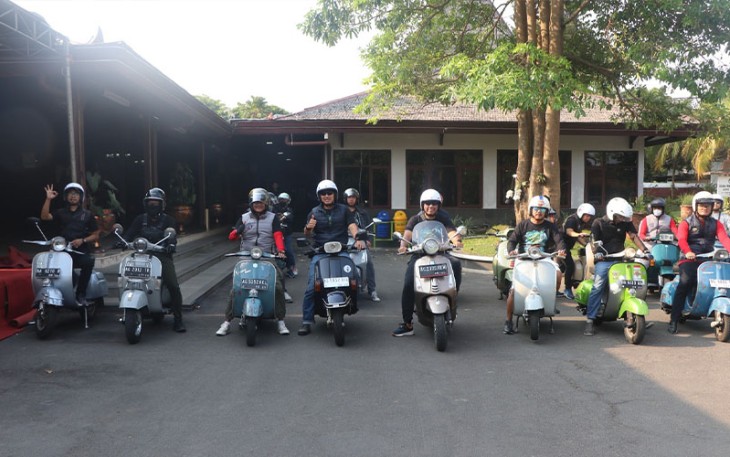 Parade Vespa Pantai Gemah Tulungagung
