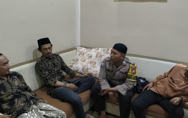 Ribut Pemilihan Imam Masjid, Bhabinkamtibmas Polsek Lebong Utara Turun Tangan Memediasi